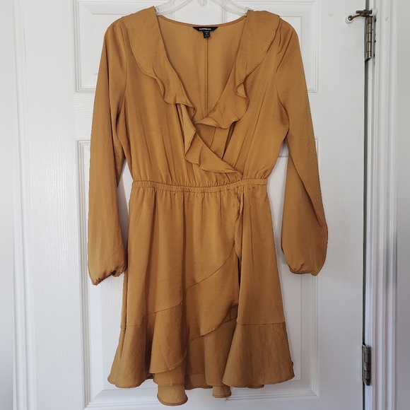 EXPRESS Ruffle Wrap Dress - Picture 2 of 4